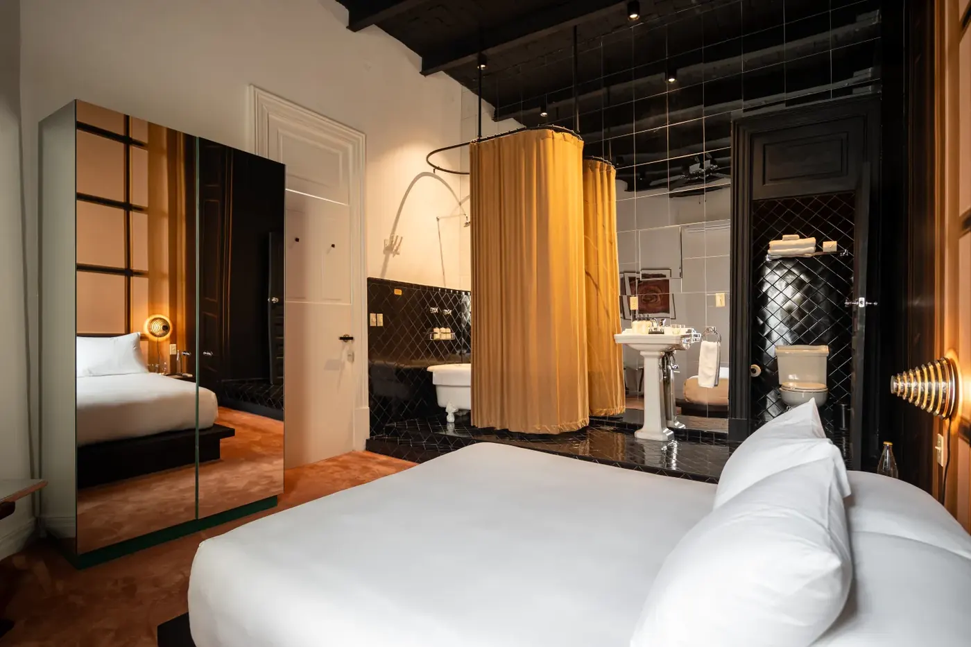 A second guest room and bath at Casa Bosques Pension