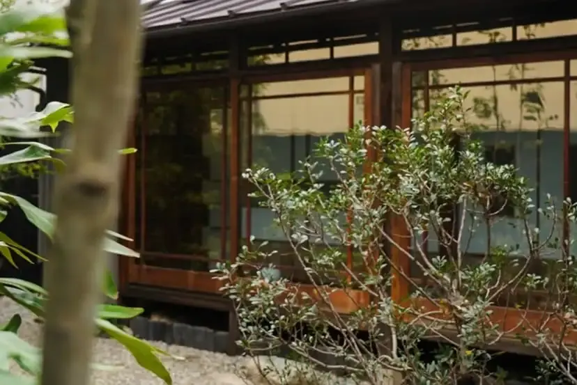 The garden and exterior of Kamimeguro Kominka